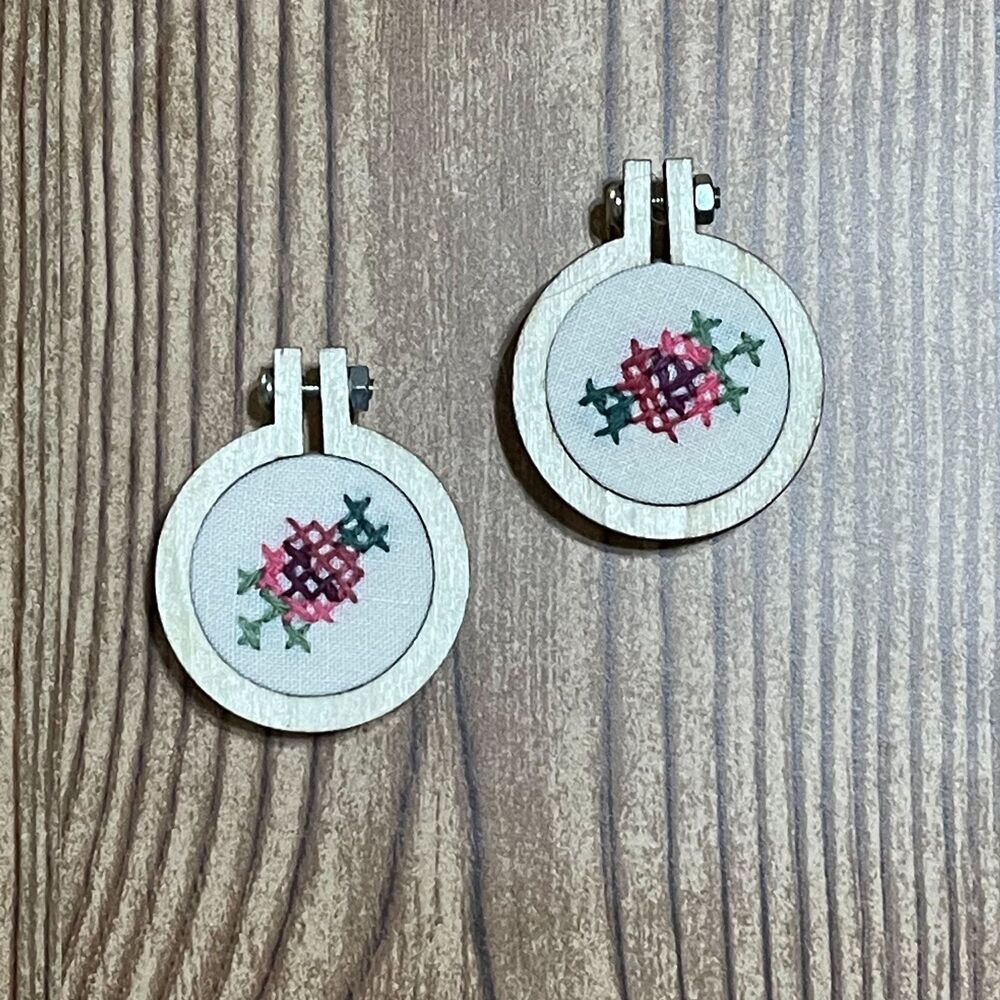 Pair of 1.5" Repurposed Hand-embroidered Floral Vintage Linen Fridge Magnets New